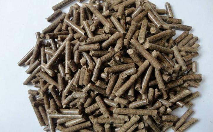 秸稈、鋸末、廢木頭等秸稈顆粒機(jī)加工成顆粒狀的生物質(zhì)燃料